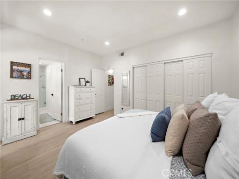 4561 Warner 101 Avenue, Huntington Beach, CA