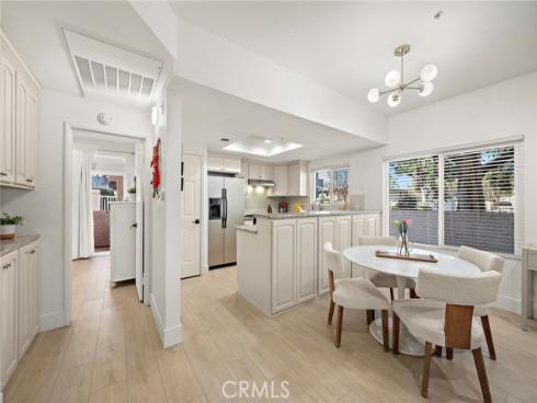 4561 Warner 101 Avenue, Huntington Beach, CA