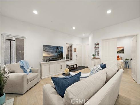 4561 Warner 101 Avenue, Huntington Beach, CA