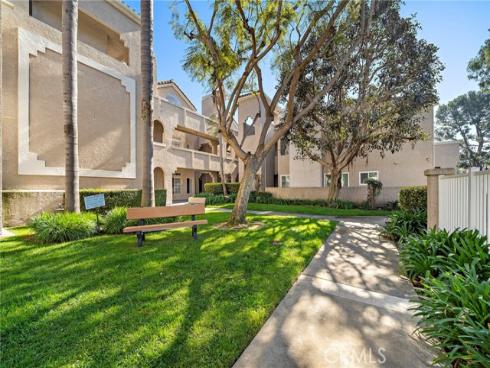 4561 Warner 101 Avenue, Huntington Beach, CA