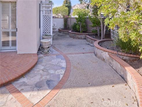 18662 Jockey Circle, Huntington Beach, CA
