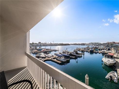 16435  Harbour  13  Lane, Huntington Beach, CA