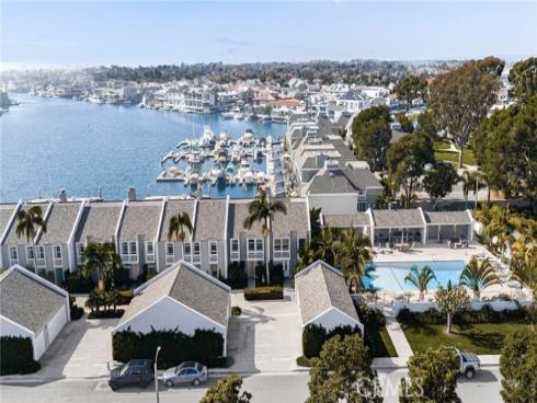 16435  Harbour  13  Lane, Huntington Beach, CA
