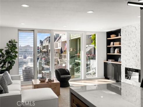 16435  Harbour  13  Lane, Huntington Beach, CA