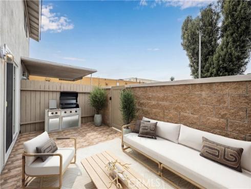 19880  Berkshire  , Huntington Beach, CA