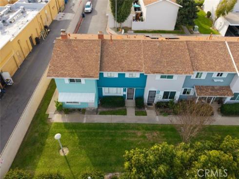 19880  Berkshire  , Huntington Beach, CA