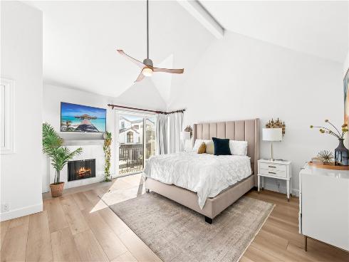 219  2nd   Street, Huntington Beach, CA