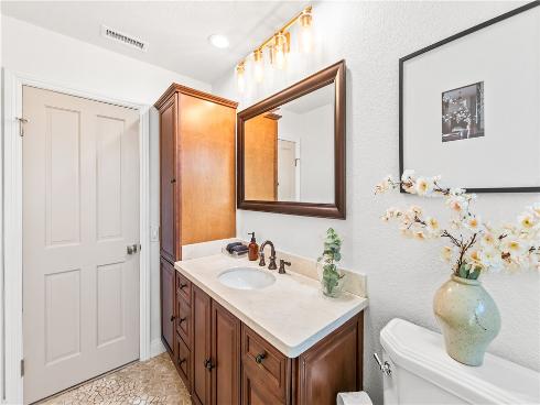 219  2nd   Street, Huntington Beach, CA