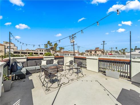 219  2nd   Street, Huntington Beach, CA