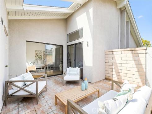 8815  Yuba  1101C  Circle, Huntington Beach, CA