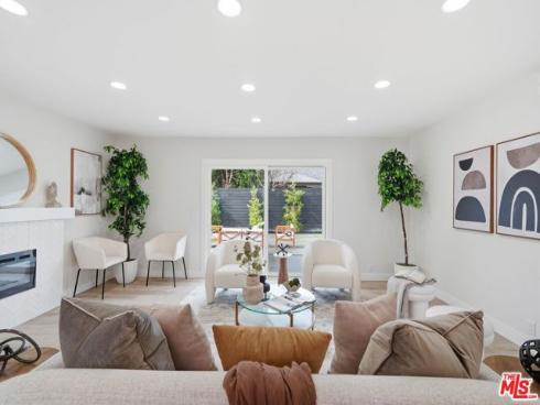 19891  Gloucester   Lane, Huntington Beach, CA