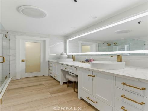 200  Pacific Coast Hwy  418 , Huntington Beach, CA