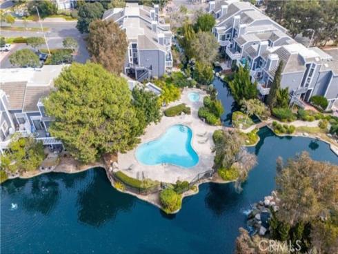 8132 Atwater 202 Circle, Huntington Beach, CA