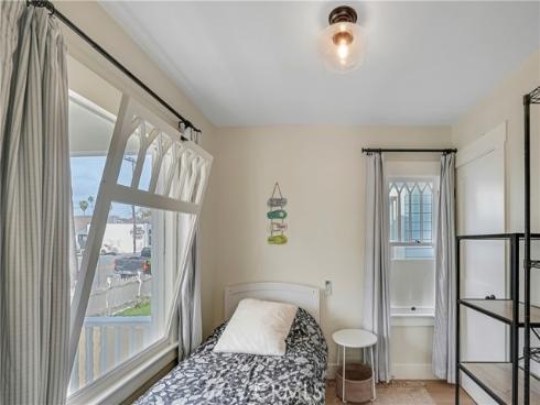 522  11th  , Huntington Beach, CA