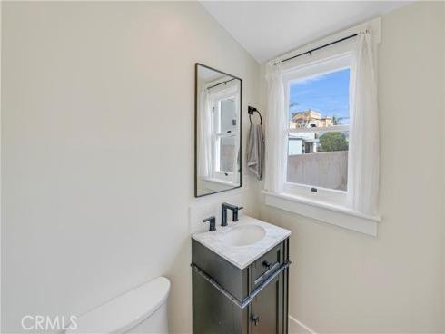 522  11th  , Huntington Beach, CA