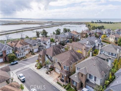 17491  Oakbluffs Lane  , Huntington Beach, CA