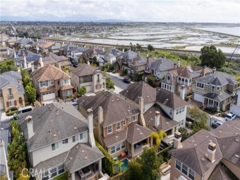 17491  Oakbluffs Lane  , Huntington Beach, CA