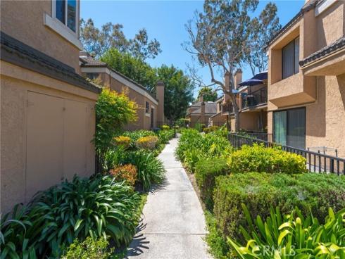 7911  Woodlake  77  Drive, Huntington Beach, CA