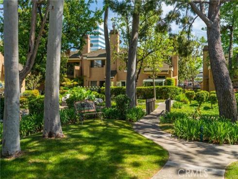 7911  Woodlake  77  Drive, Huntington Beach, CA