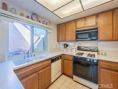 7911  Woodlake  77  Drive, Huntington Beach, CA