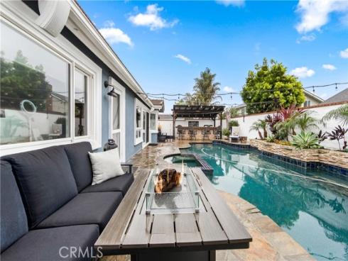 5522  Mossvale   Circle, Huntington Beach, CA