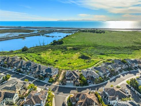 4692  Oceanridge   Drive, Huntington Beach, CA