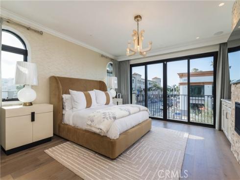 302  3rd  , Huntington Beach, CA