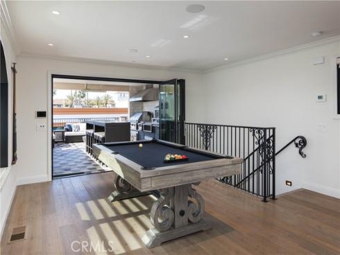 302  3rd  , Huntington Beach, CA