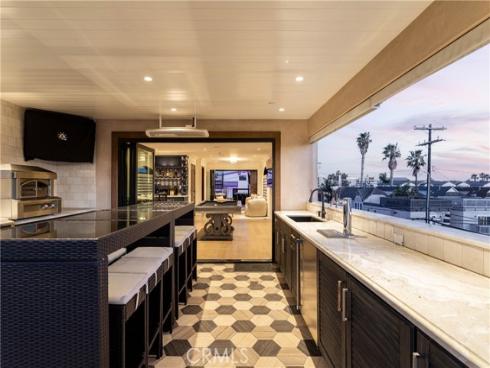 302  3rd  , Huntington Beach, CA