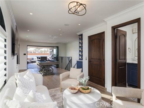 302  3rd  , Huntington Beach, CA