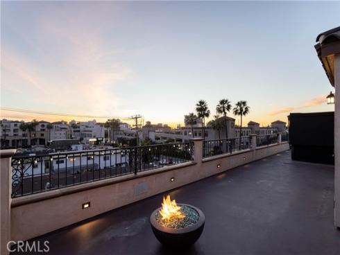 302  3rd  , Huntington Beach, CA