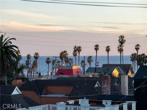 302  3rd  , Huntington Beach, CA