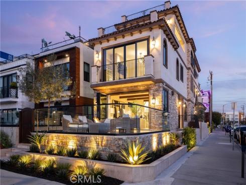 302  3rd  , Huntington Beach, CA