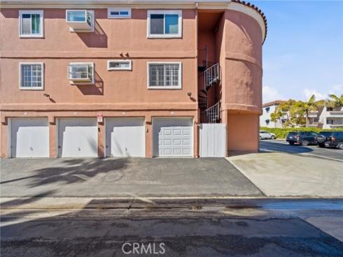409  Utica D34  D34 , Huntington Beach, CA