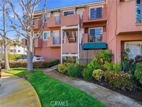 409  Utica D34  D34 , Huntington Beach, CA