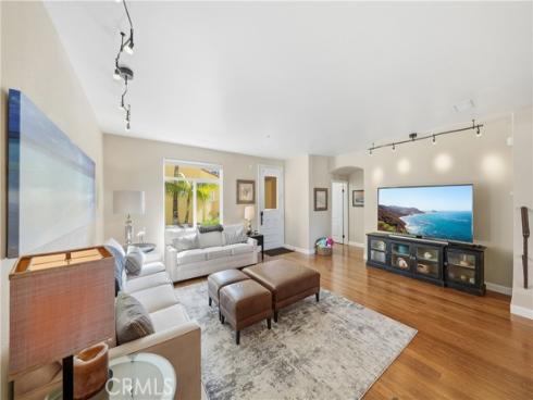 338  5th   Street, Huntington Beach, CA