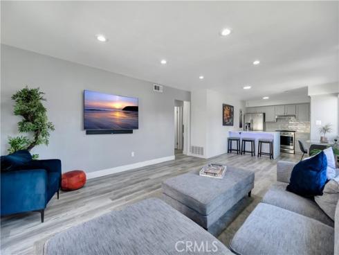 4612  Via Vista  5  Circle, Huntington Beach, CA