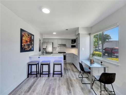 4612  Via Vista  5  Circle, Huntington Beach, CA