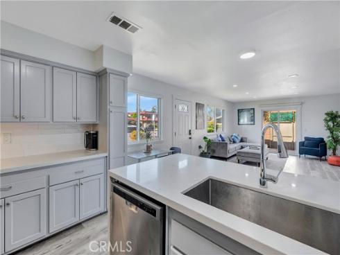 4612  Via Vista  5  Circle, Huntington Beach, CA