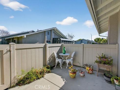 8816  Yuba  1108B  Circle, Huntington Beach, CA