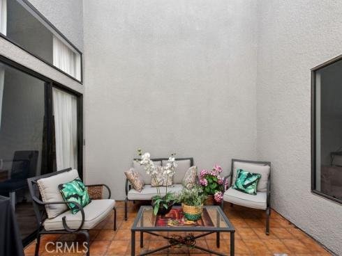 8816  Yuba  1108B  Circle, Huntington Beach, CA