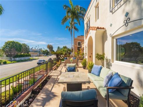 813  13th Street  , Huntington Beach, CA