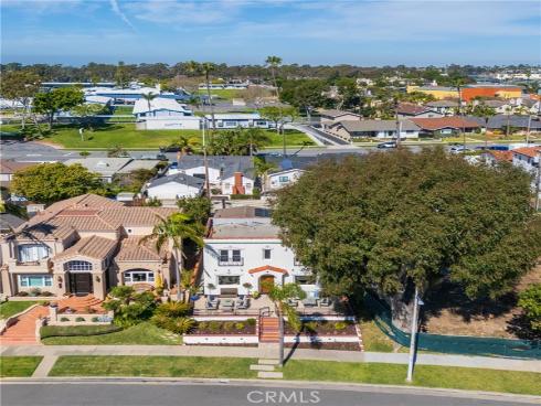 813  13th Street  , Huntington Beach, CA