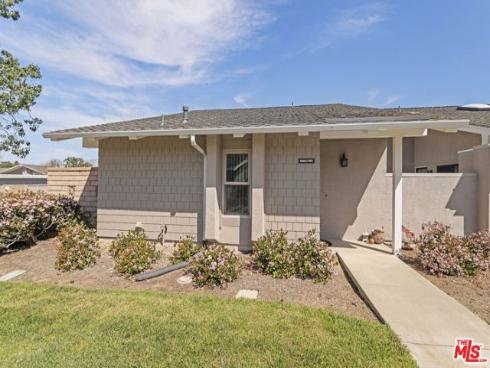 8886  Plumas  1121A  Circle, Huntington Beach, CA