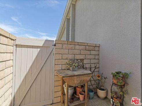 8886  Plumas  1121A  Circle, Huntington Beach, CA