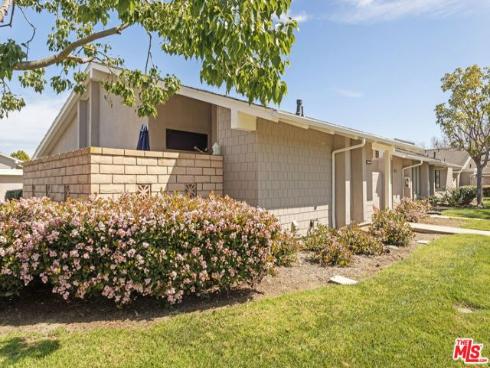 8886  Plumas  1121A  Circle, Huntington Beach, CA