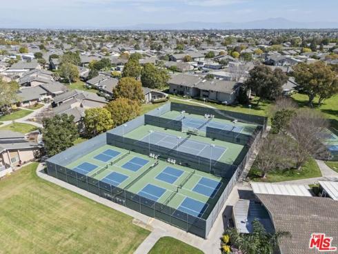 8886  Plumas  1121A  Circle, Huntington Beach, CA