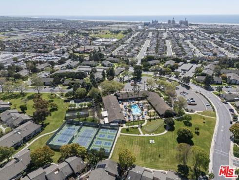 8886  Plumas  1121A  Circle, Huntington Beach, CA