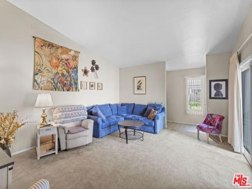 8886  Plumas  1121A  Circle, Huntington Beach, CA