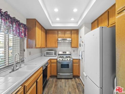 8886  Plumas  1121A  Circle, Huntington Beach, CA